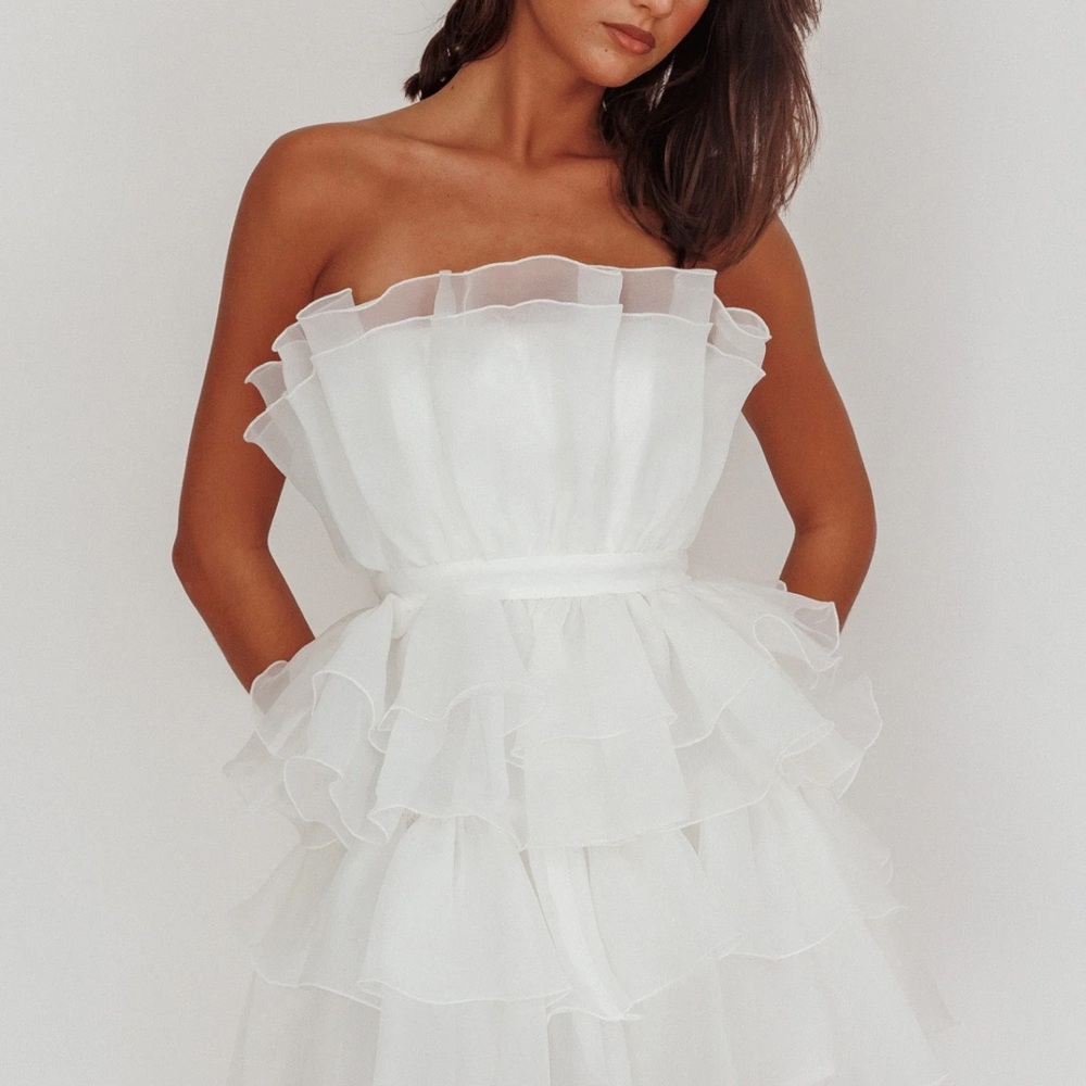 Elegant White Strapless Ruffle Dress